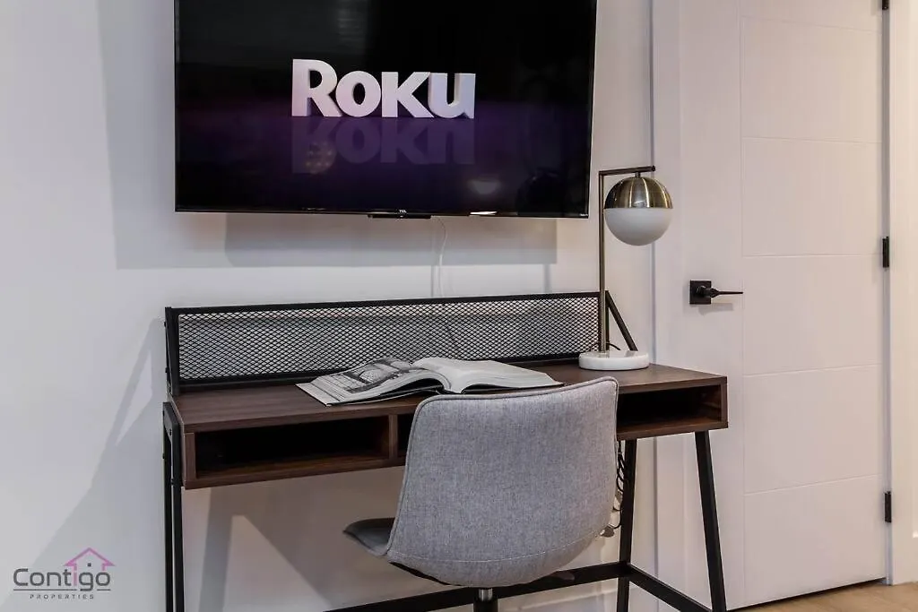 Luxe New York Style Bsmt Suite, Near Dt & Wem, King Bed, Wifi Edmonton Daire