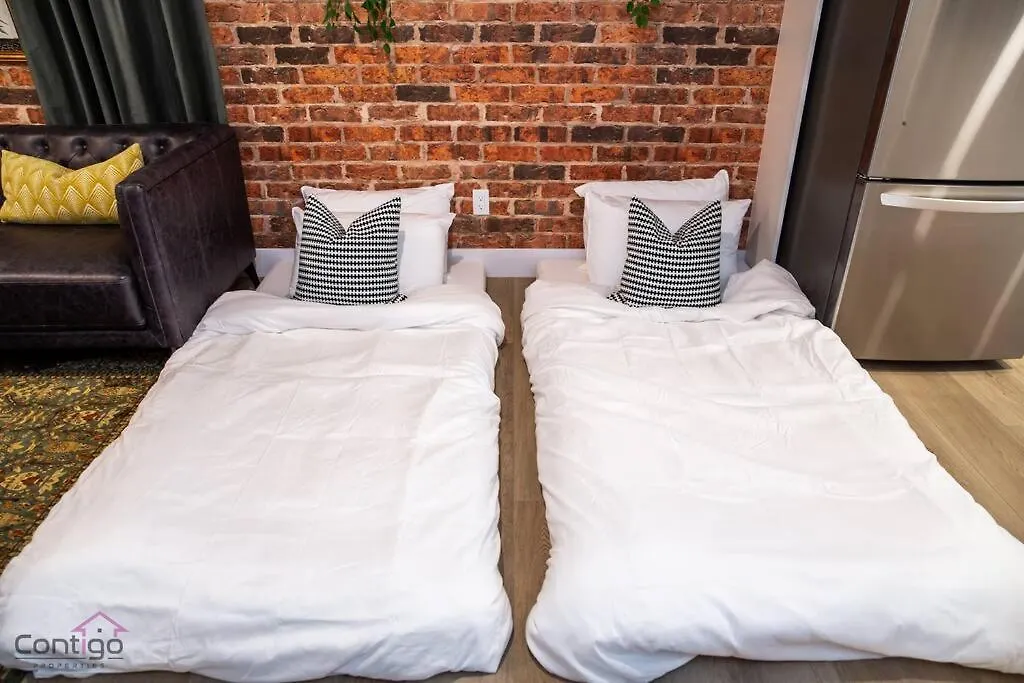Luxe New York Style Bsmt Suite, Near Dt & Wem, King Bed, Wifi Edmonton Daire